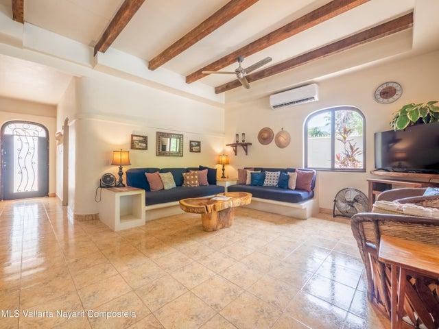 14 Calle Manuel Placencia, Poncho's Villa — foto 2