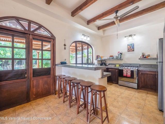 14 Calle Manuel Placencia, Poncho's Villa — foto 3