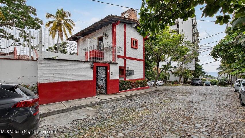 Corner Abasolo and Carmen Serdan, Casa Alegria