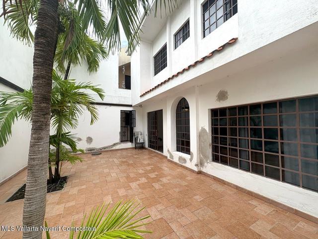 238 Candelaria, Casa con Local Comercial