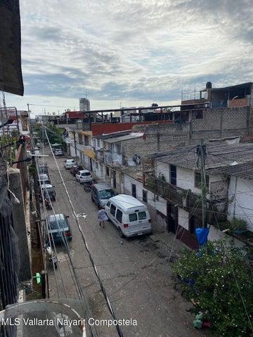 222 Ignacio Zaragoza, CASA FLORES