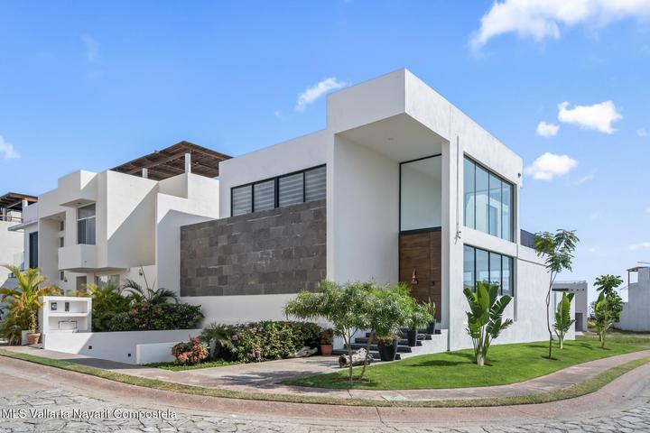 77 Delfines, Casa Estrella