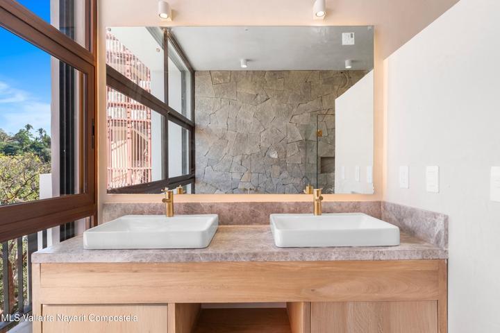 30 Bungambilias 2, Casa Loma 2