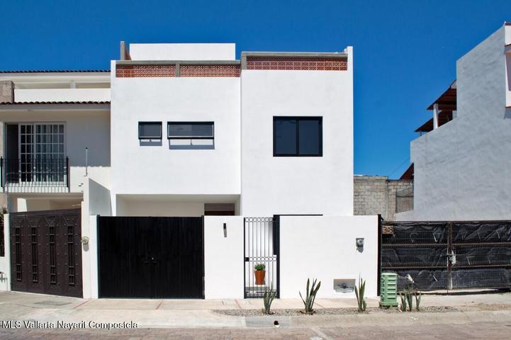 303 Paseo del Salmon, CASA SALMON