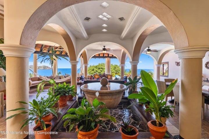 94 Avenida del Palmar, Casa Mariluna