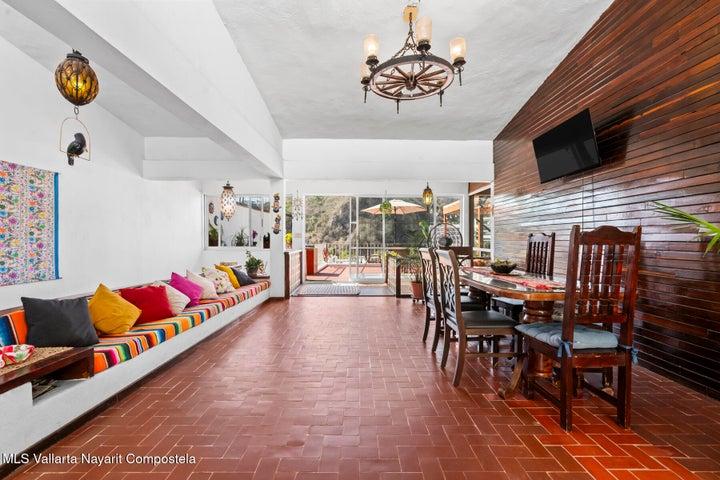 586 Venustiano Carranza, Casa Adriana