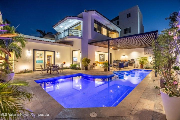 140 Rio Fuerte, Casa Rosita
