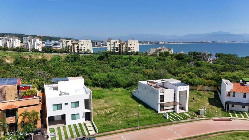 18 Tortugas Norte, Tamaran
