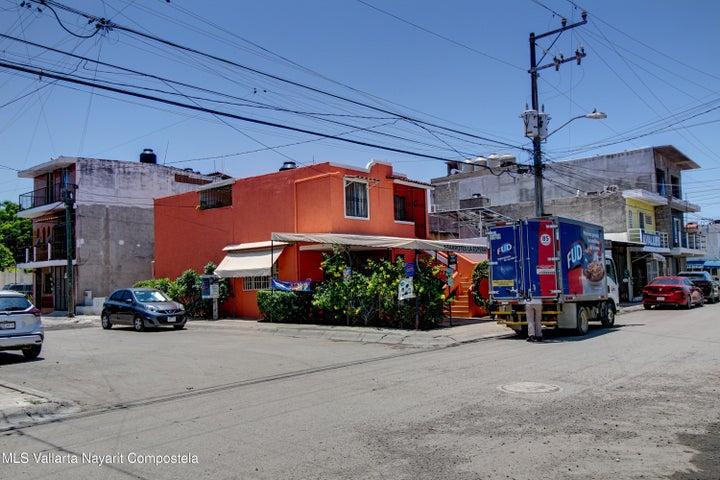 78 Valle de Aosta St, House & Business — foto 2