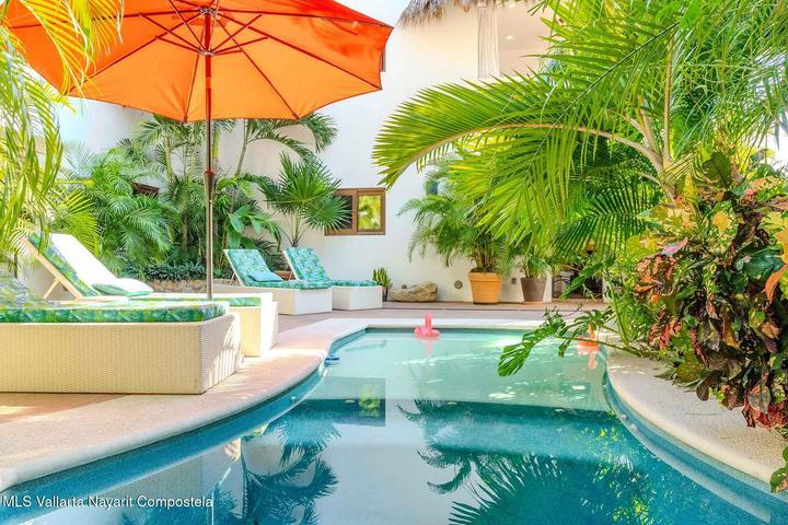 17 America Latina, Casa Belenos