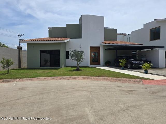 1 Abedul, Casa Ave del Paraiso