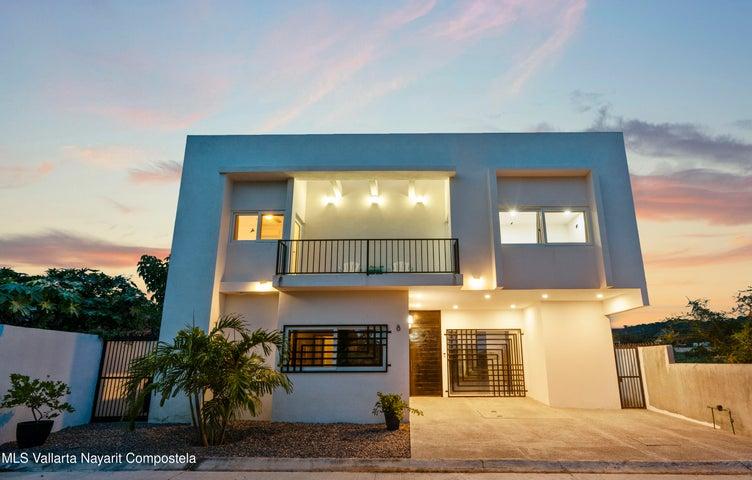 500 Calle Estaciones, Casa Luxe