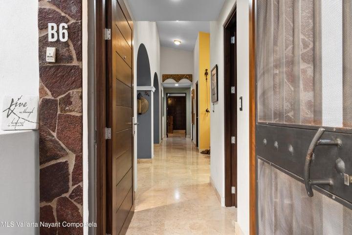807 Calle Lirios B-06, Las Cumbres