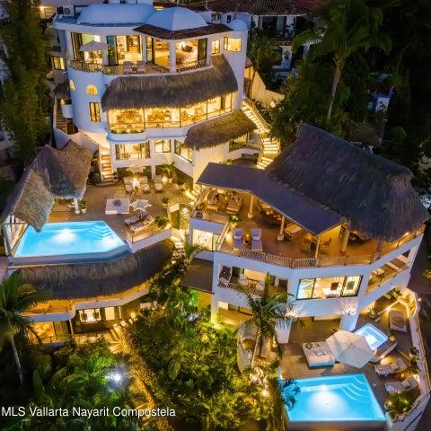 228 C. Gardenias, Villa M&M