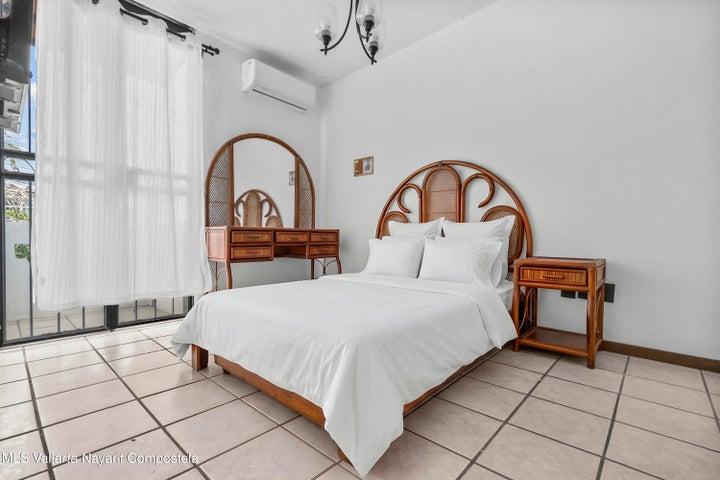 106 Privada Costa Alegre, Casa Alegre