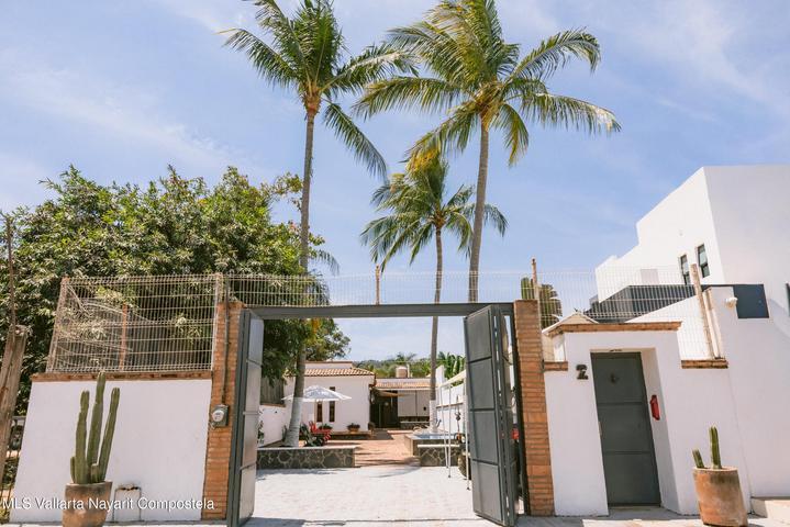 2 AV Del Bosque, Casa Cactus