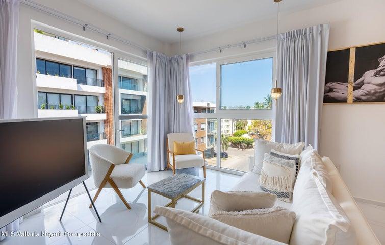 319 Palm Springs 401, Grand Trianon