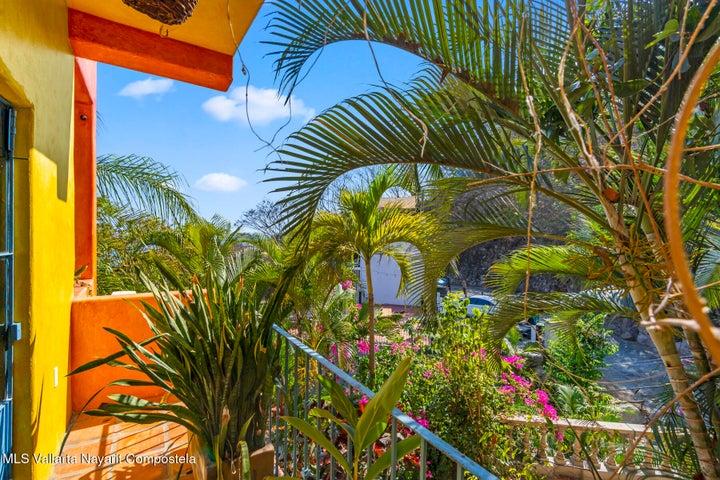 28 Calle Juan Escutia, Casa Quetzal