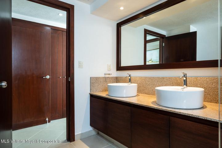 Torre 1000 Blvd Francisco Medina Ascencio 2501, Grand Venetian 2501-T 1000